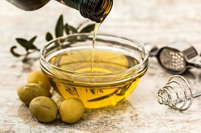 Get Rid of Double Chin with olive oil